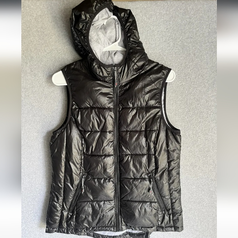Tangerine Black Hooded Puffer Vest Women's Size Medium
